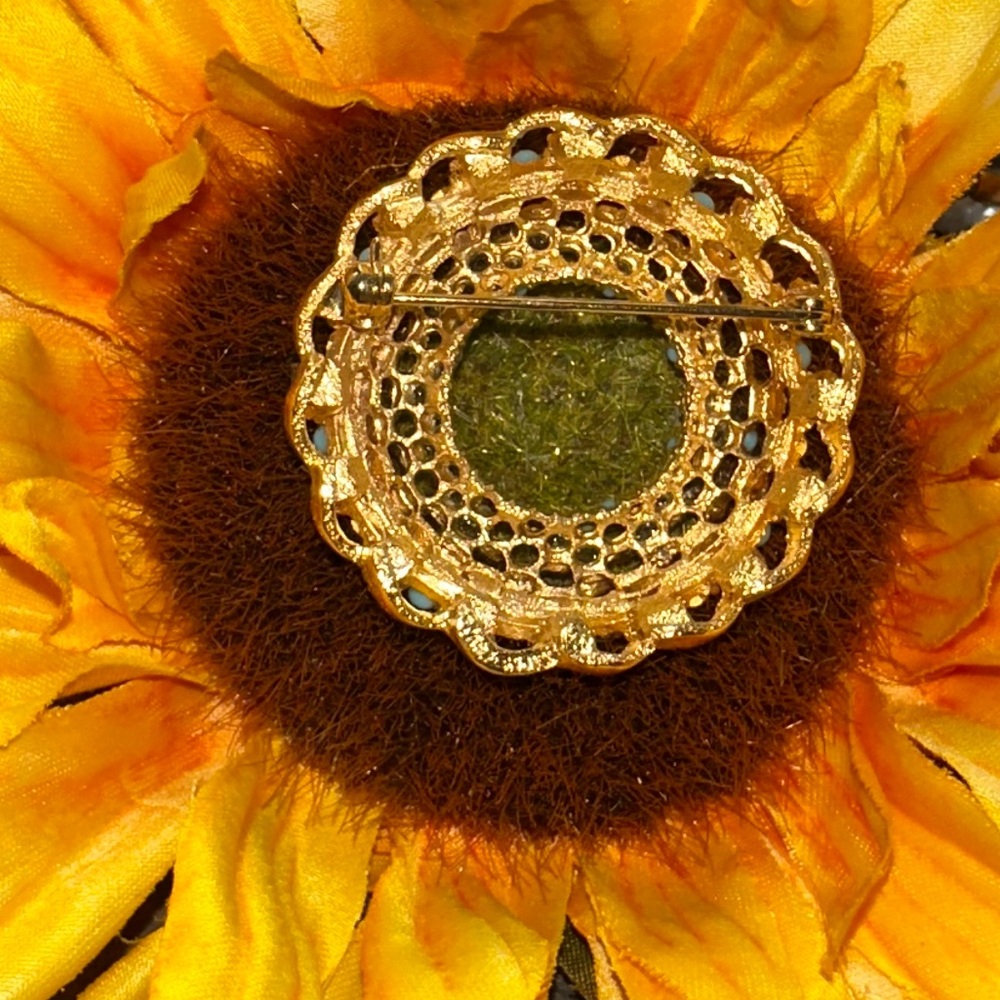 Vintage Signed SARAH COVENTRY Goldtone Rhinestone/Faux Turquoise Wreath Brooch - Picture 3 of 4